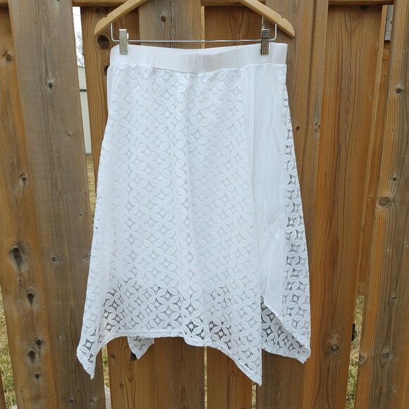 BEAUTIFUL Maurices Handkerchief Skirt Women's 1X Flowy White Lovely Maurice's - Picture 1 of 8